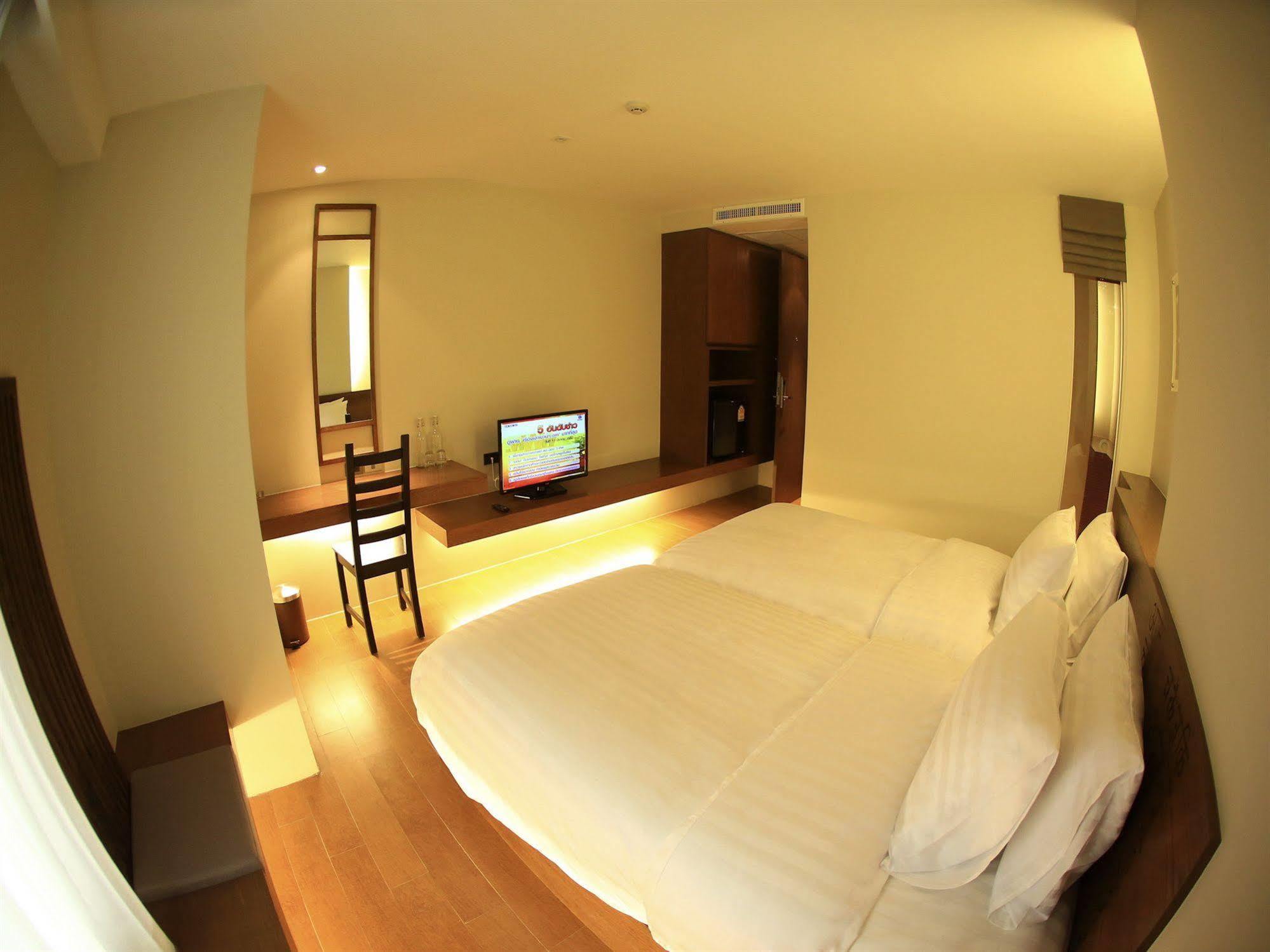 Silom One Hotel Bangkok Bagian luar foto