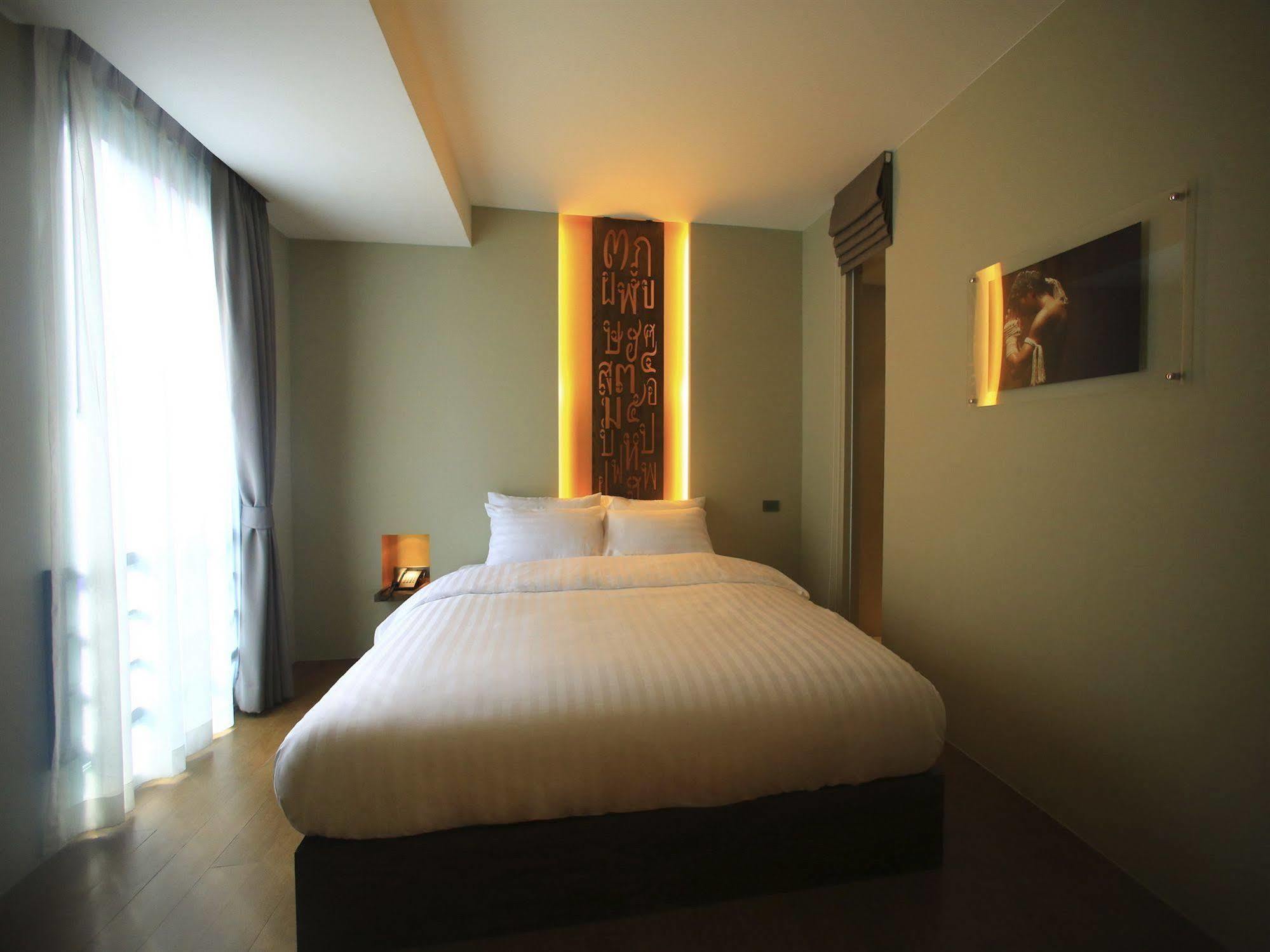 Silom One Hotel Bangkok Bagian luar foto